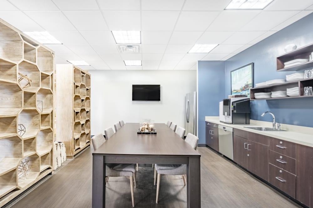 Regions Bank Tower office space - View 5 in Shreveport - internet, office_cleaning, breakout_areas