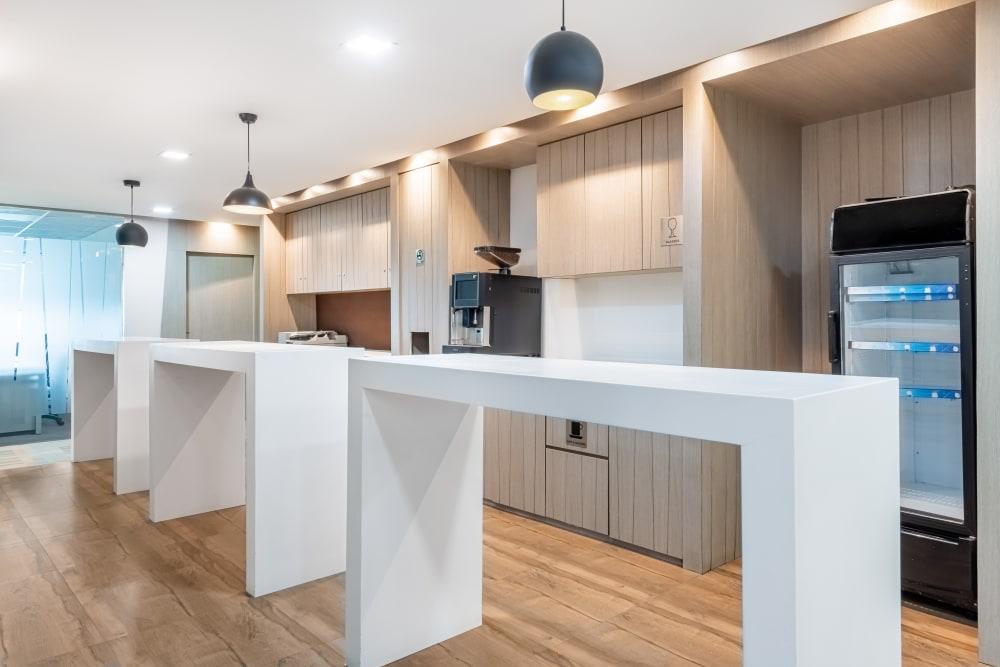 SLN Terminus office space - View 5 in Hyderabad - internet, office_cleaning, breakout_areas