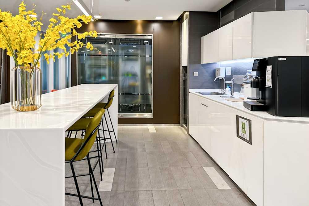 Teem Tower 27F - Photo 3 Teem Tower 27F office space - View 3 in Guang Zhou Shi - internet, office_cleaning, breakout_areas