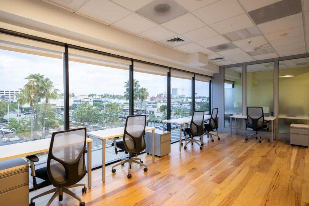 CA, Los Angeles - Spaces Fairfax office space - View 3 in Los Angeles - internet, office_cleaning, breakout_areas