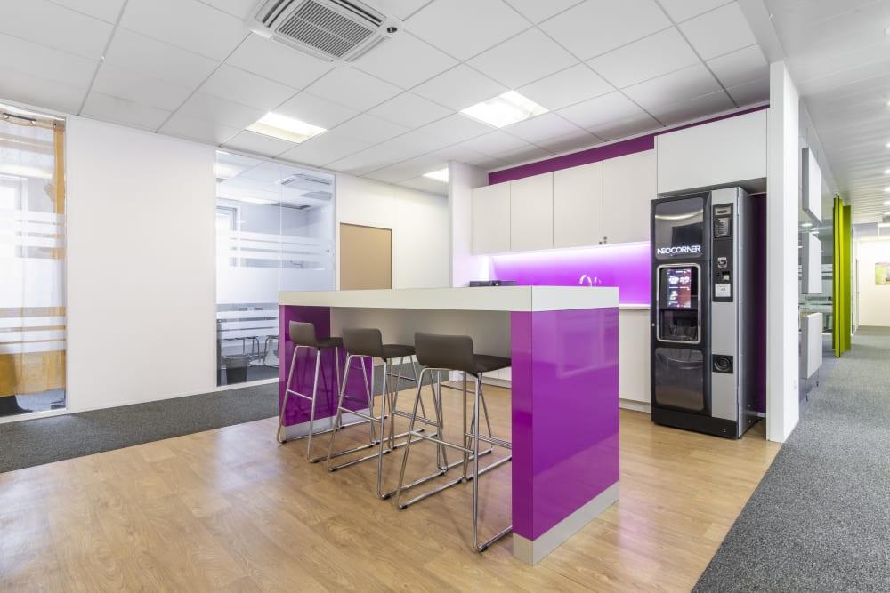 4-6 Rue des Chauffours office space - View 2 in Cergy - internet, office_cleaning, breakout_areas