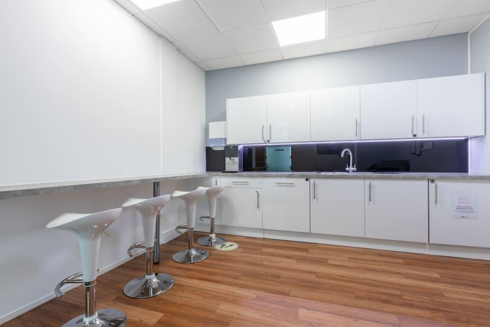 REIGATE, London Road - Photo 5 REIGATE, London Road office space - View 5 in Reigate - internet, office_cleaning, breakout_areas