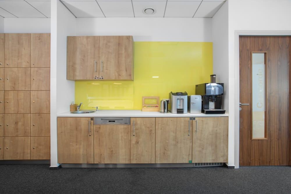 Prague, Airport - Photo 2 Prague, Airport office space - View 2 in Praha 6 - internet, office_cleaning, breakout_areas