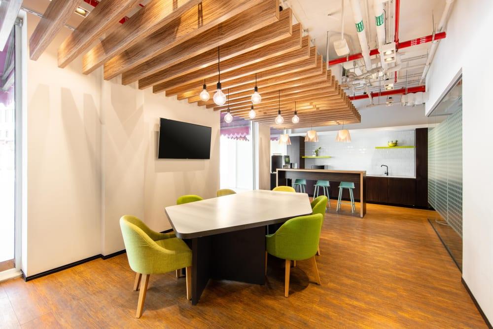 DOHA, the Pearl - Photo 2 DOHA, the Pearl office space - View 2 in Doha - internet, office_cleaning, breakout_areas