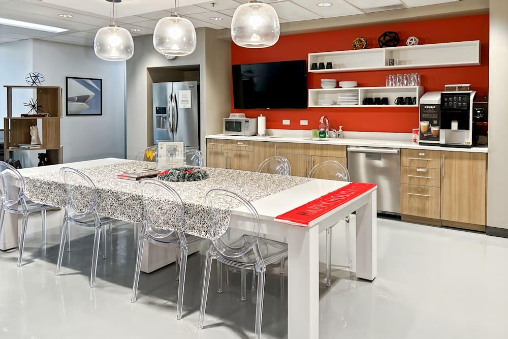 ON, Toronto - Don Mills - Photo 2 ON, Toronto - Don Mills office space - View 2 in Toronto - internet, office_cleaning, breakout_areas