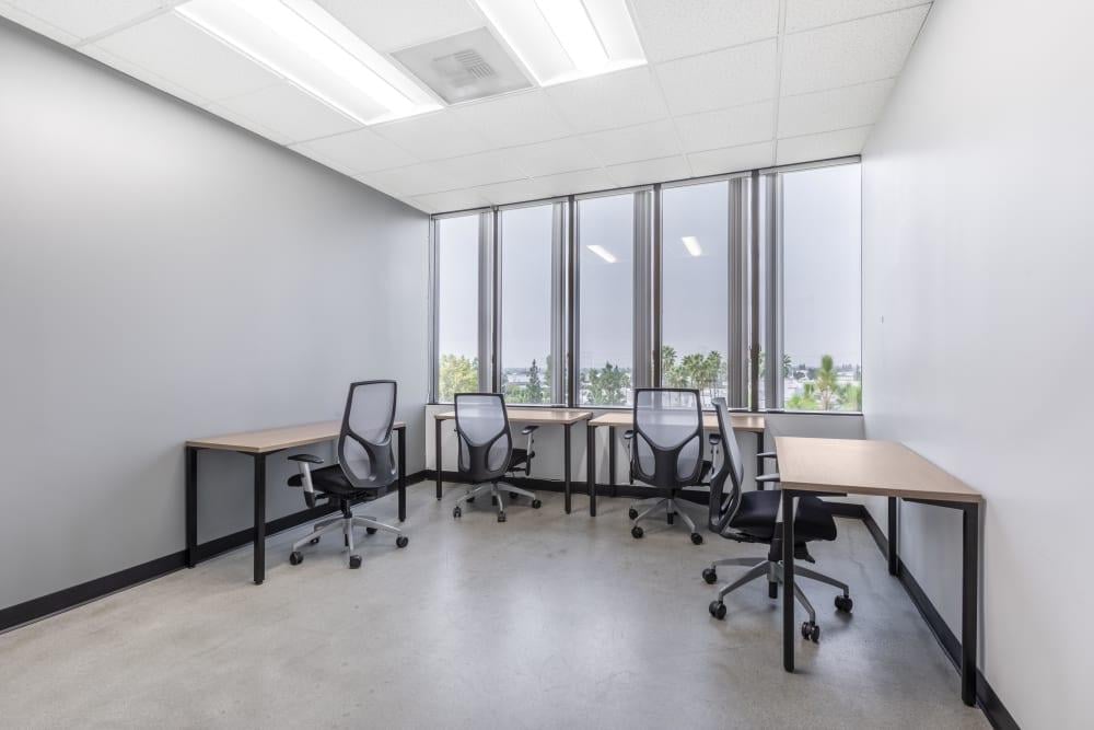 CA, Commerce - Commerce Corporate Center - Photo 2 CA, Commerce - Commerce Corporate Center office space - View 2 in Los Angeles - internet, office_cleaning, breakout_areas