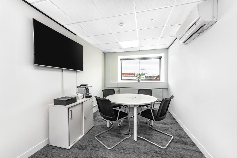 SALISBURY, Guildhall Square - Photo 2 SALISBURY, Guildhall Square office space - View 2 in Salisbury - internet, office_cleaning, breakout_areas