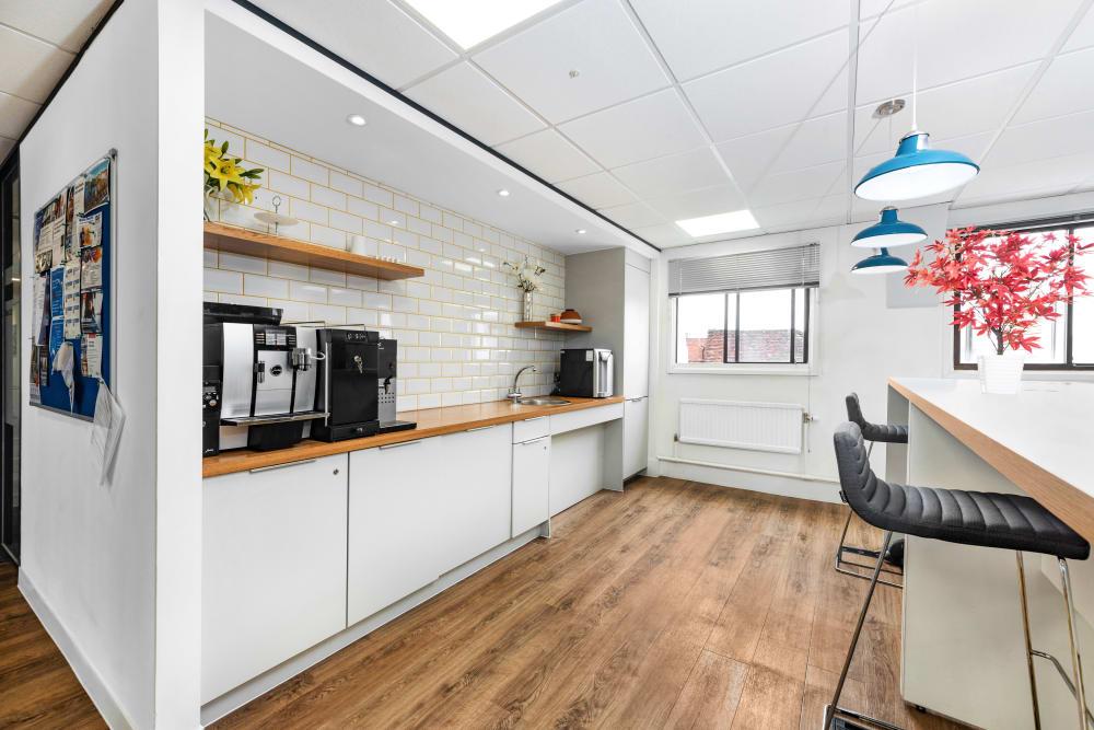 SALISBURY, Guildhall Square - Photo 3 SALISBURY, Guildhall Square office space - View 3 in Salisbury - internet, office_cleaning, breakout_areas