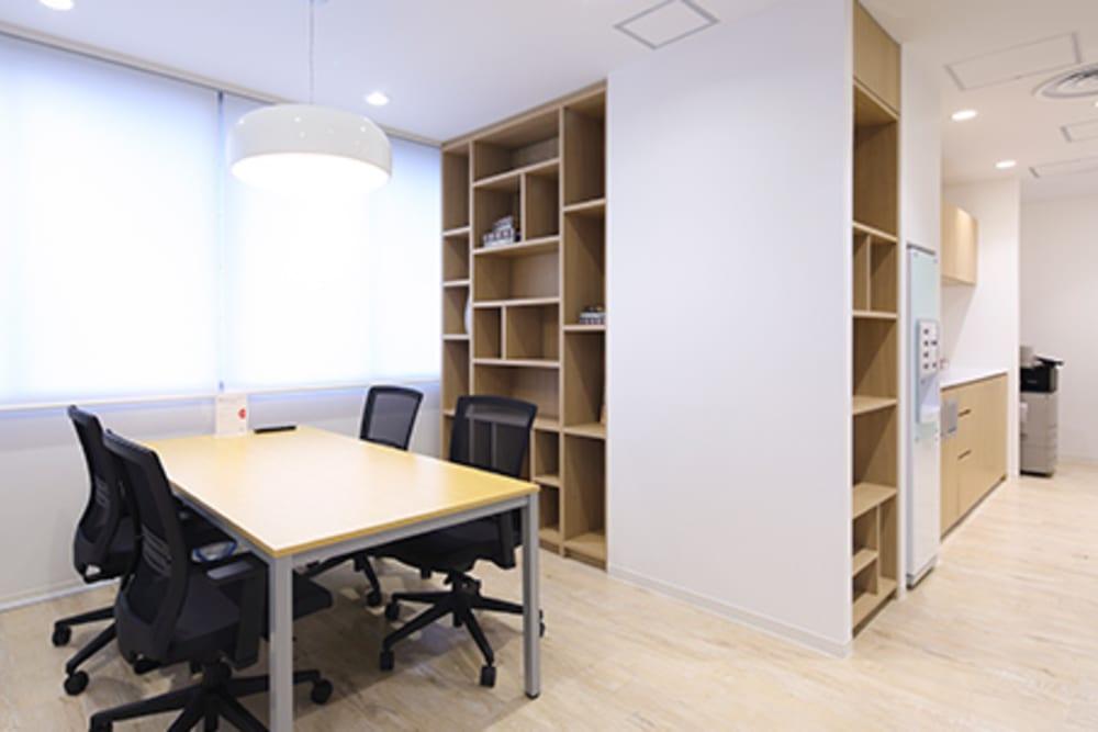 OSAKA, Hankyu Ibaraki-Shi Station - Photo 2 OSAKA, Hankyu Ibaraki-Shi Station office space - View 2 in Ibaraki - internet, office_cleaning, breakout_areas