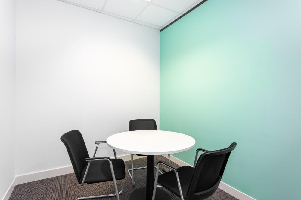 REDHILL, Kingsgate House - Photo 5 REDHILL, Kingsgate House office space - View 5 in Redhill - internet, office_cleaning, breakout_areas