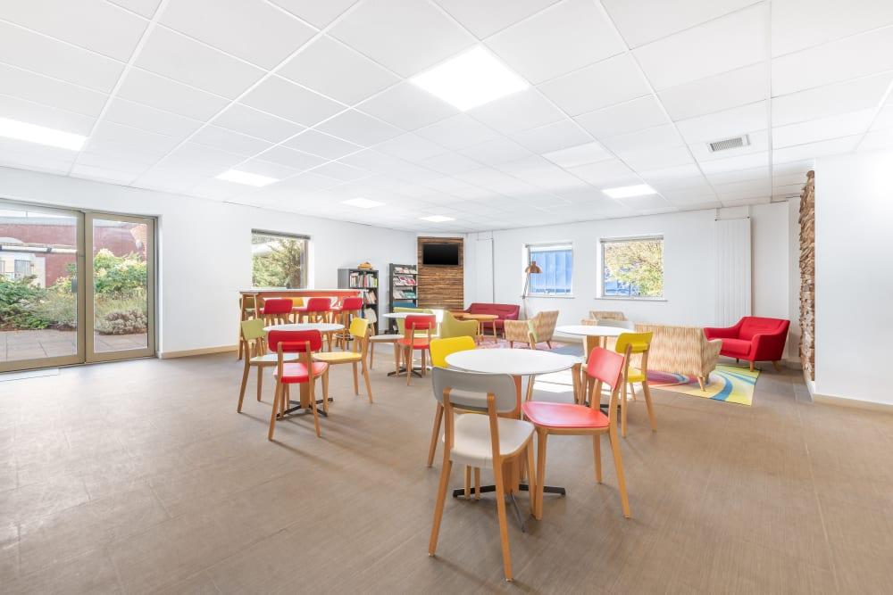 Aerodrome Road - Photo 3 Aerodrome Road office space - View 3 in Gosport - internet, office_cleaning, breakout_areas