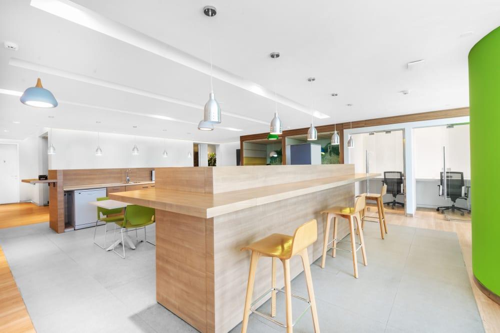 RIYADH, Moon Tower - Photo 2 RIYADH, Moon Tower office space - View 2 in Riyadh - internet, office_cleaning, breakout_areas