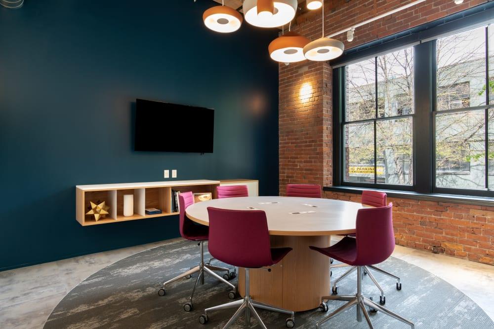 Stadium 450 Alaskan Way South office space - View 6 in Seattle - internet, office_cleaning, breakout_areas