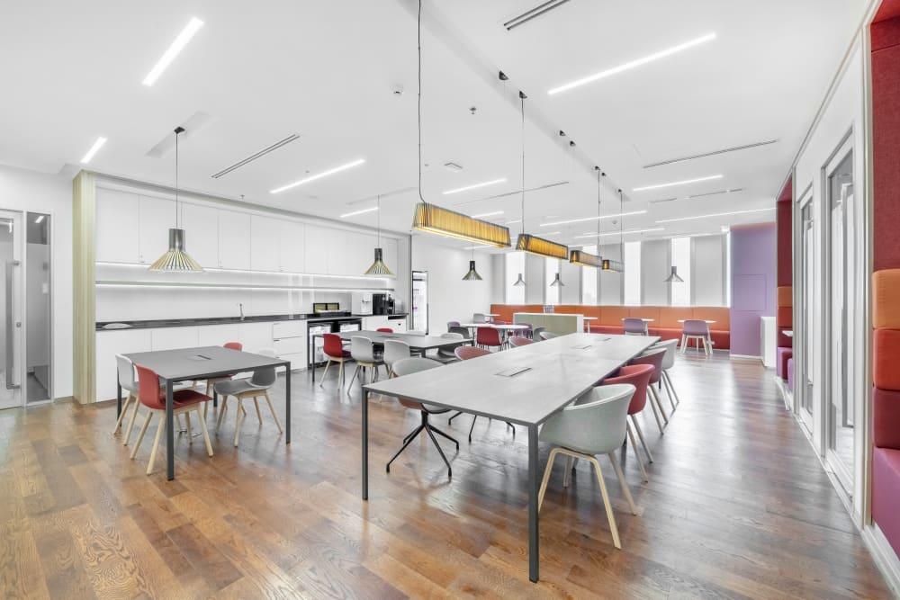 BANGKOK, Bhiraj Tower at Bitec - Photo 2 BANGKOK, Bhiraj Tower at Bitec office space - View 2 in Khet Bang Na - internet, office_cleaning, breakout_areas