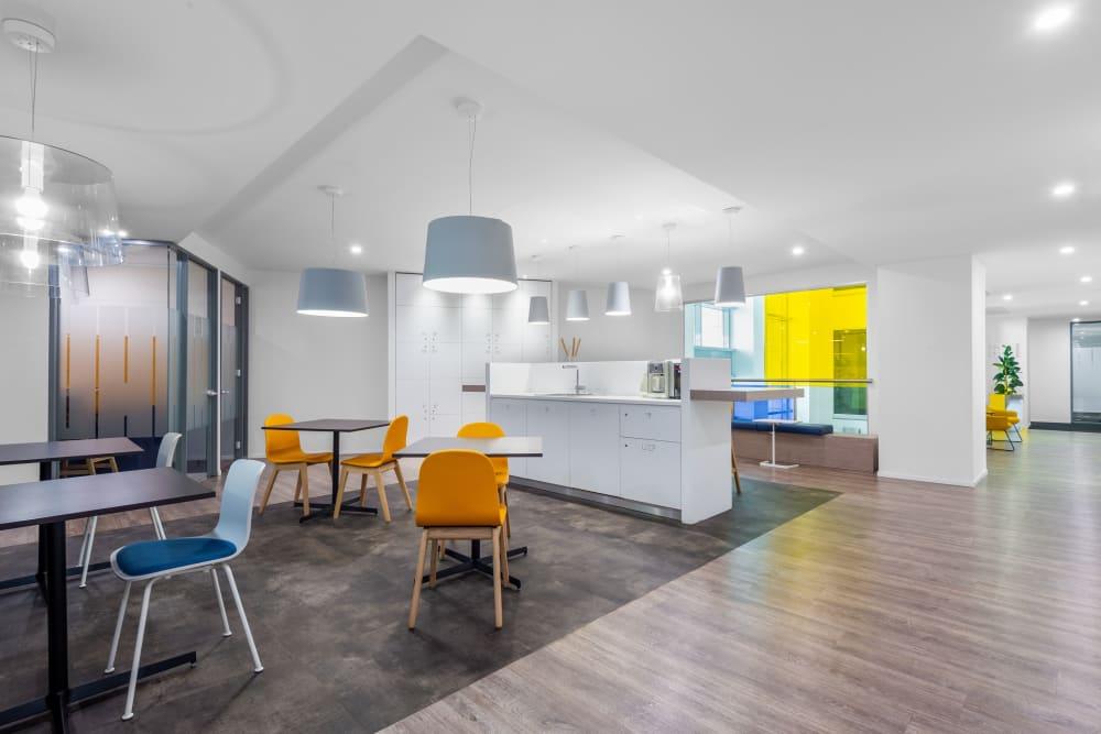 Viale Giorgio Ribotta 11 - Photo 2 Viale Giorgio Ribotta 11 office space - View 2 in Roma - internet, office_cleaning, breakout_areas