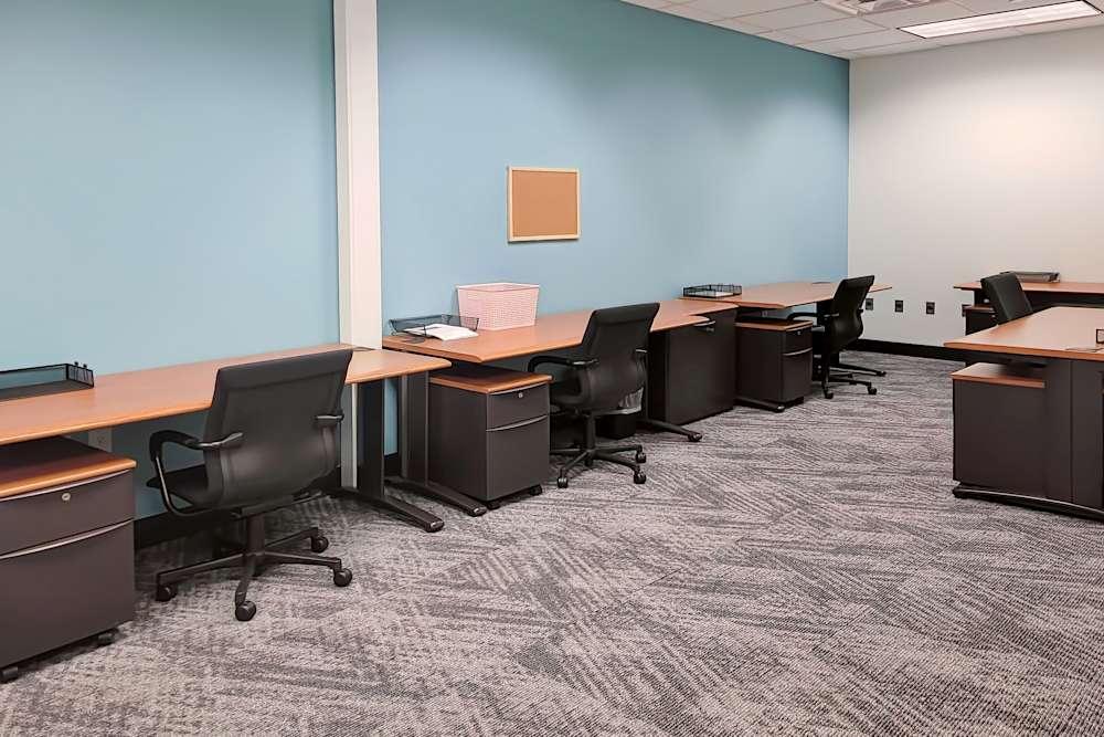 OH, Cincinnati - Summit Woods - Photo 3 OH, Cincinnati - Summit Woods office space - View 3 in Cincinnati - internet, office_cleaning, breakout_areas