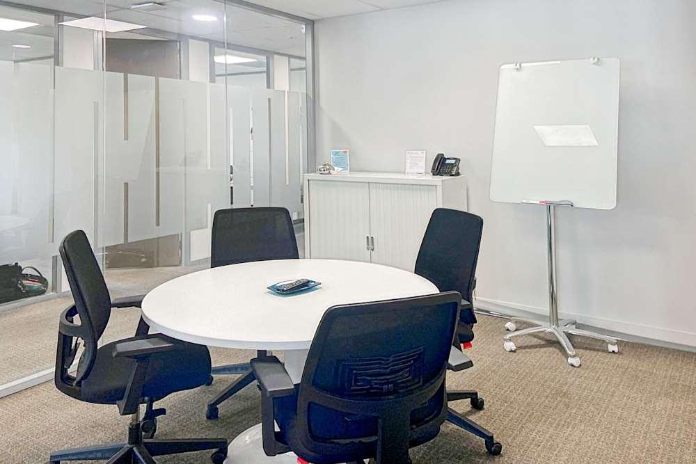 VILLENEUVE D’ASCQ, Neo Business Pôle office space - View 2 in Villeneuve-d'Ascq - internet, office_cleaning, breakout_areas