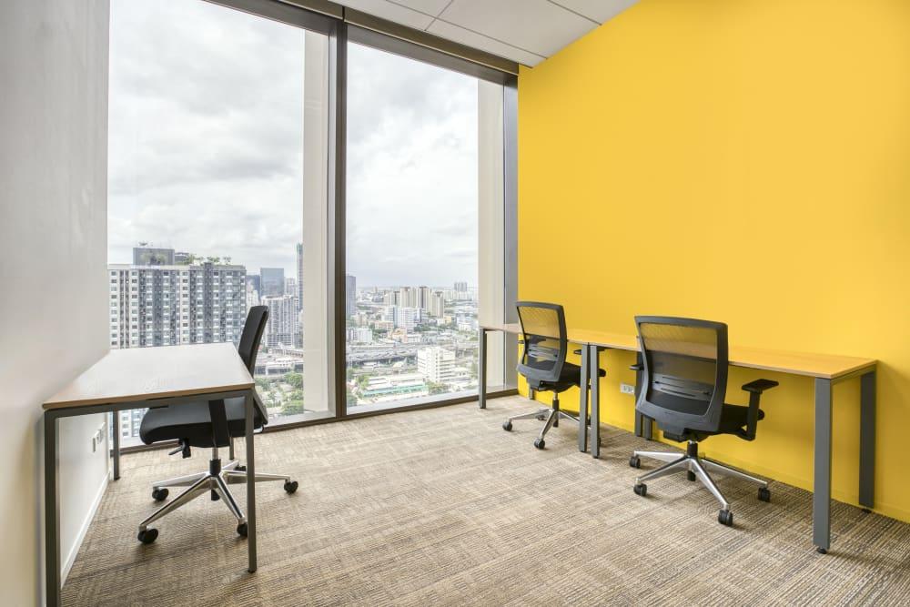 BANGKOK, Regus Singha Complex office space - View 2 in Khet Huai Khwang - internet, office_cleaning, breakout_areas