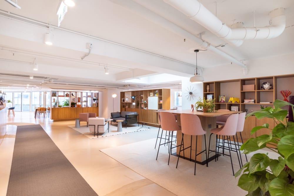 HONG KONG, Spaces Wai Yip Street office space - View 5 in Kowloon - internet, office_cleaning, breakout_areas