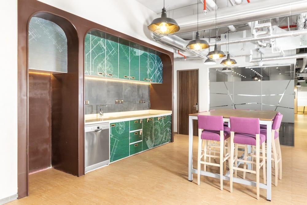 Regus Hamad Tower - Photo 6 Regus Hamad Tower office space - View 6 in Riyadh - internet, office_cleaning, breakout_areas