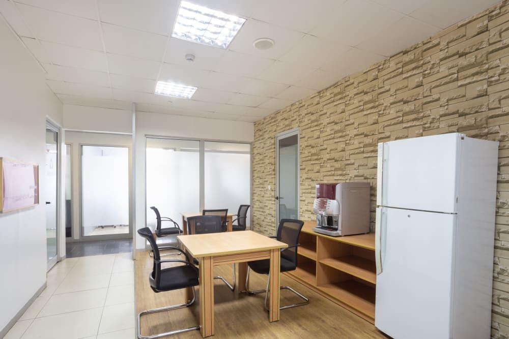 ACCRA, Movenpick - Photo 3 ACCRA, Movenpick office space - View 3 in Accra - internet, office_cleaning, breakout_areas