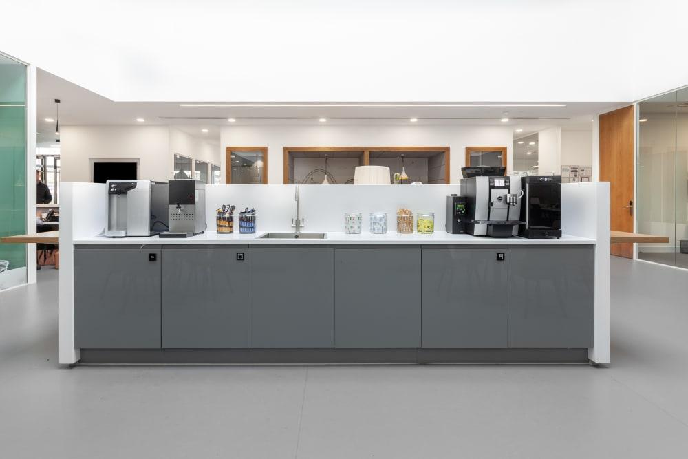 CRAWLEY, Gatwick Airport Manor Royal office space - View 4 in Crawley - internet, office_cleaning, breakout_areas