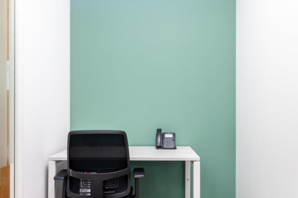 CRAWLEY, Gatwick Airport Manor Royal - Office space in Crawley, England