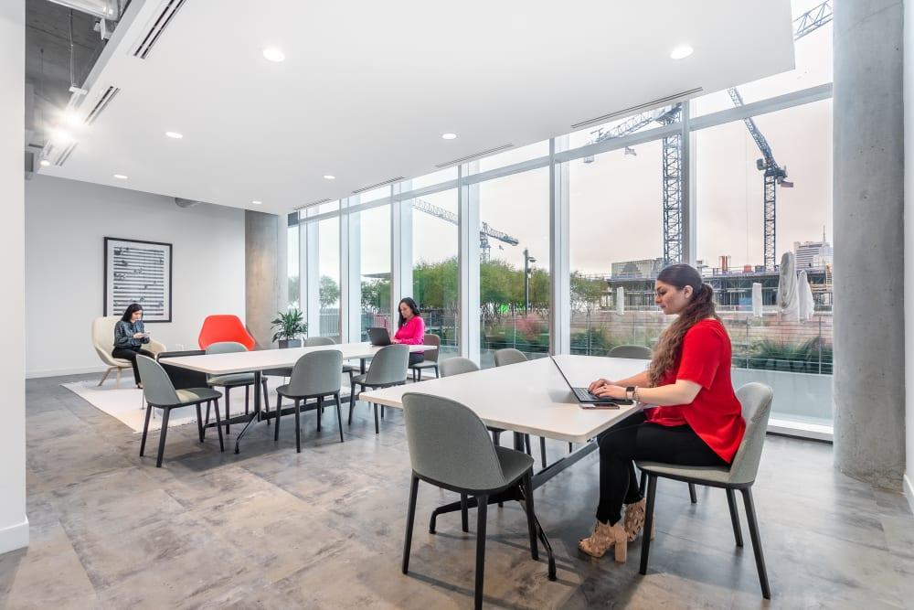 2550 Pacific Avenue office space - View 4 in Dallas - internet, office_cleaning, breakout_areas