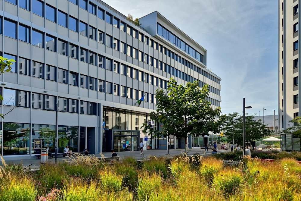 VIENNA, Spaces Square One office space - View 5 in Wien - internet, office_cleaning, breakout_areas