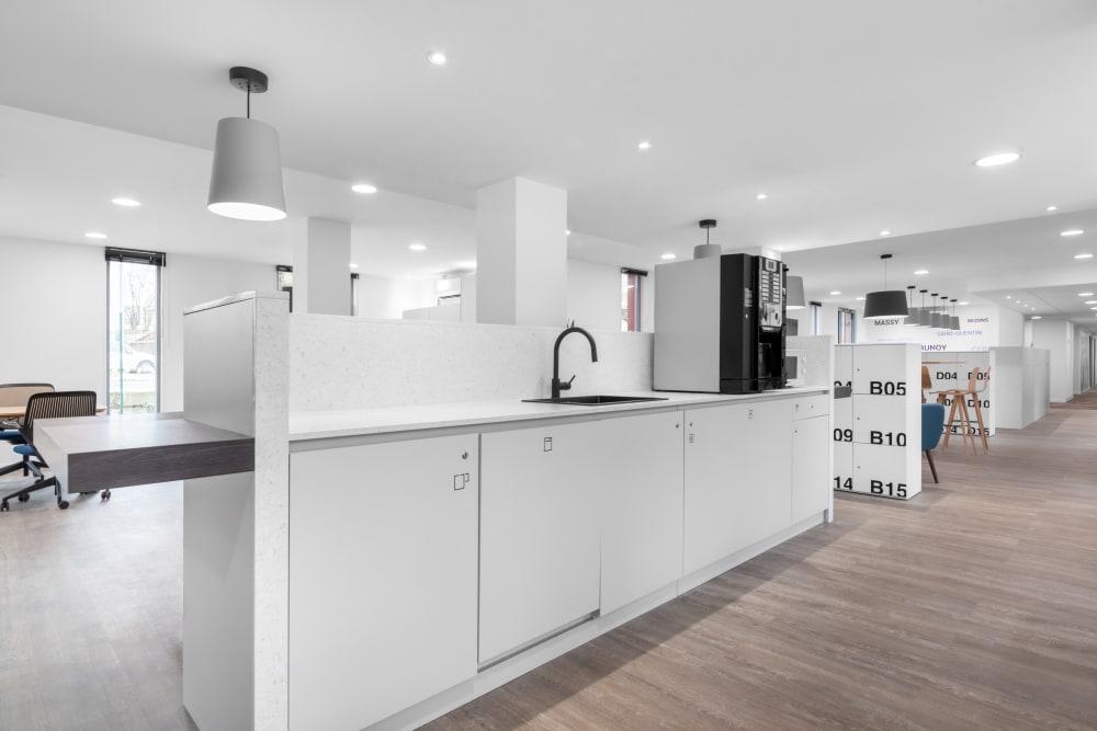 22 Place de la Gare - Photo 6 22 Place de la Gare office space - View 6 in Brunoy - internet, office_cleaning, breakout_areas