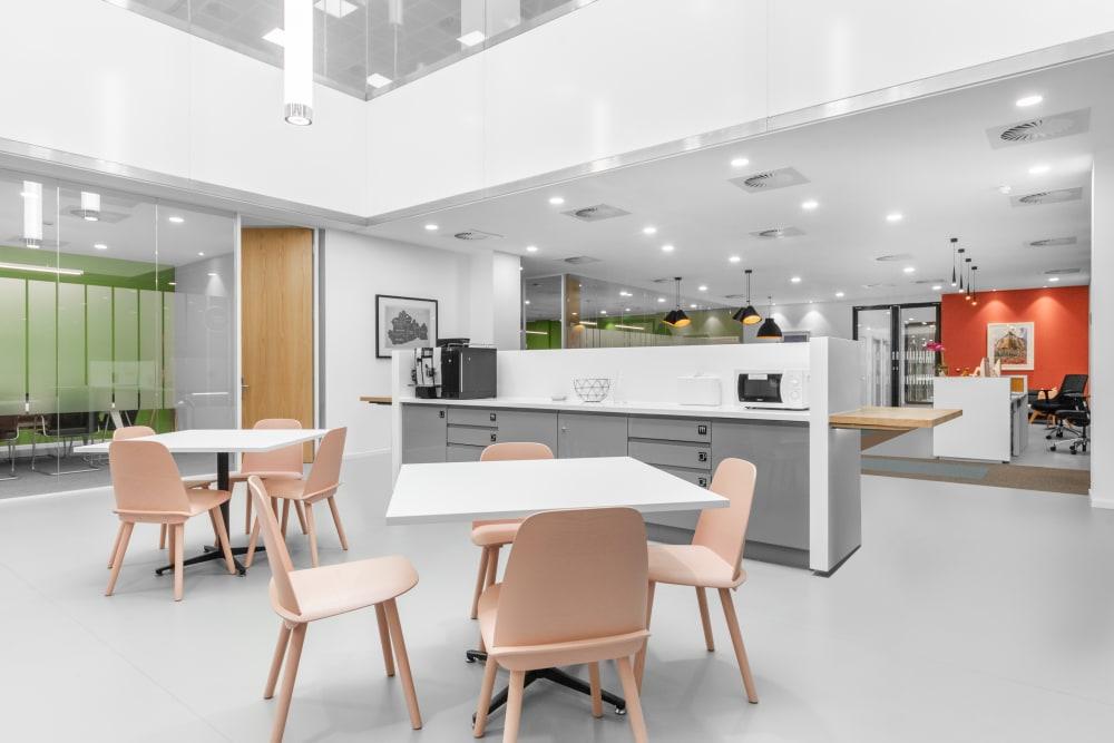 GUILDFORD, Business Park Bldg 2 - Photo 6 GUILDFORD, Business Park Bldg 2 office space - View 6 in Guildford - internet, office_cleaning, breakout_areas