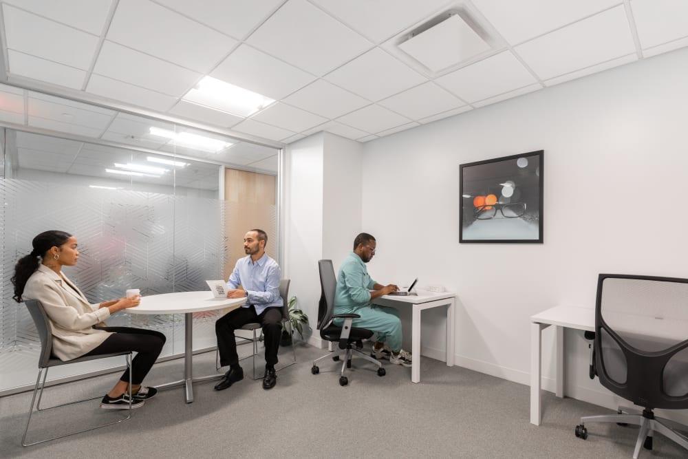 Penn Plaza - Photo 4 Penn Plaza office space - View 4 in New York - internet, office_cleaning, breakout_areas