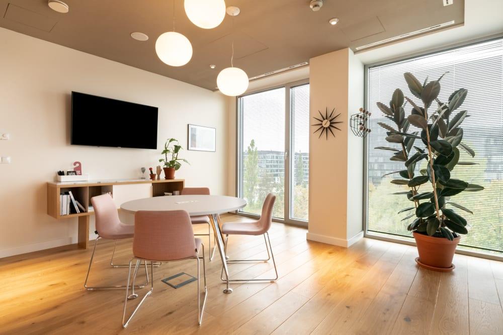 WARSAW, Spaces Platinium office space - View 5 in Warszawa - internet, office_cleaning, breakout_areas