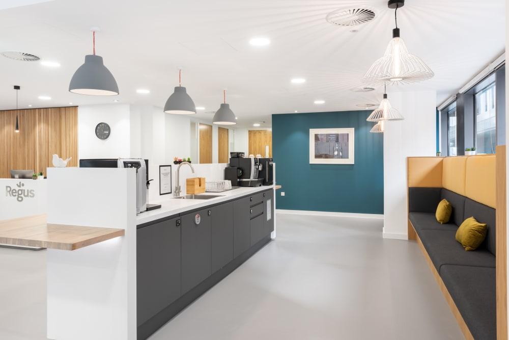 Manchester, St James Tower - Office space in Manchester, England