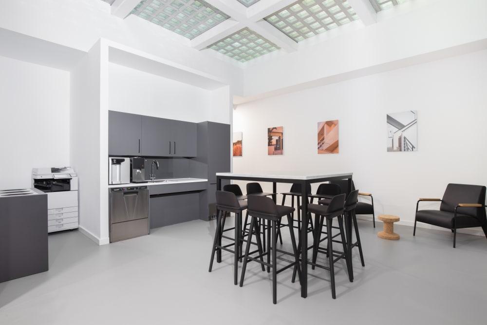 London, Sutton Point - Photo 3 London, Sutton Point office space - View 3 in Sutton - internet, office_cleaning, breakout_areas