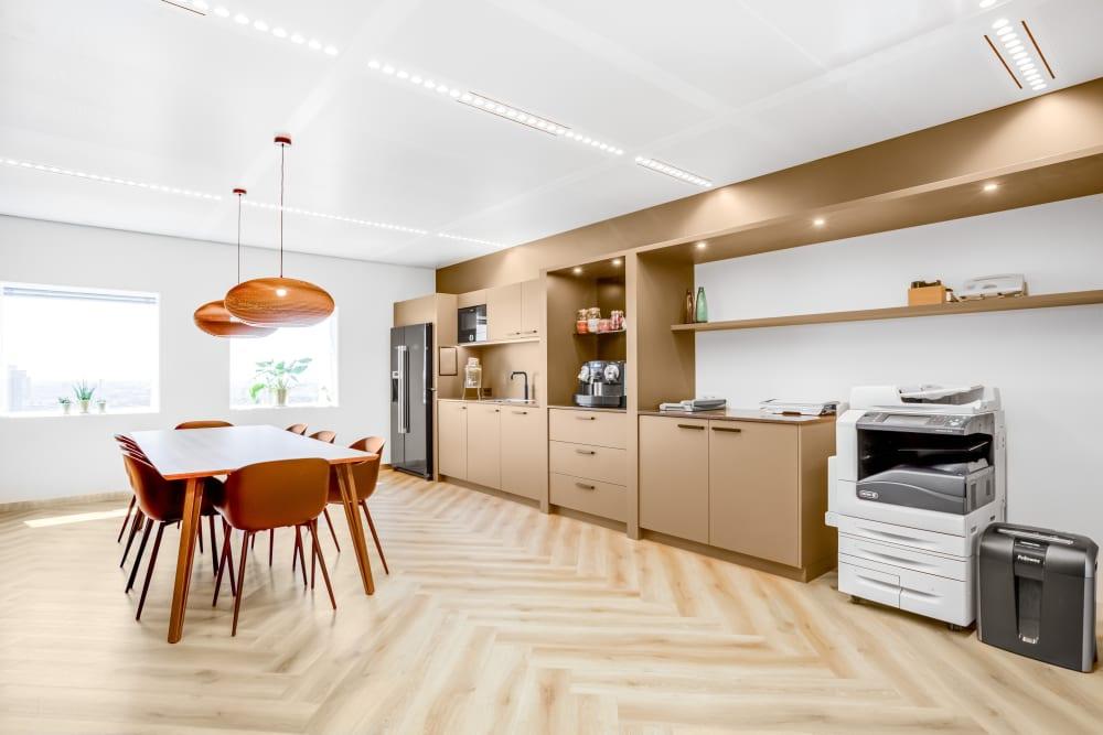 ROTTERDAM, TOO Delftse Poort office space - View 2 in Rotterdam - internet, office_cleaning, breakout_areas