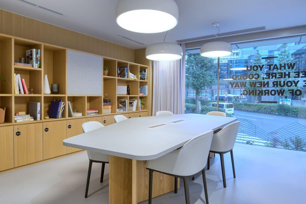 TOKYO, Spaces Shinjuku - Photo 3 TOKYO, Spaces Shinjuku office space - View 3 in Shinjuku City - internet, office_cleaning, breakout_areas