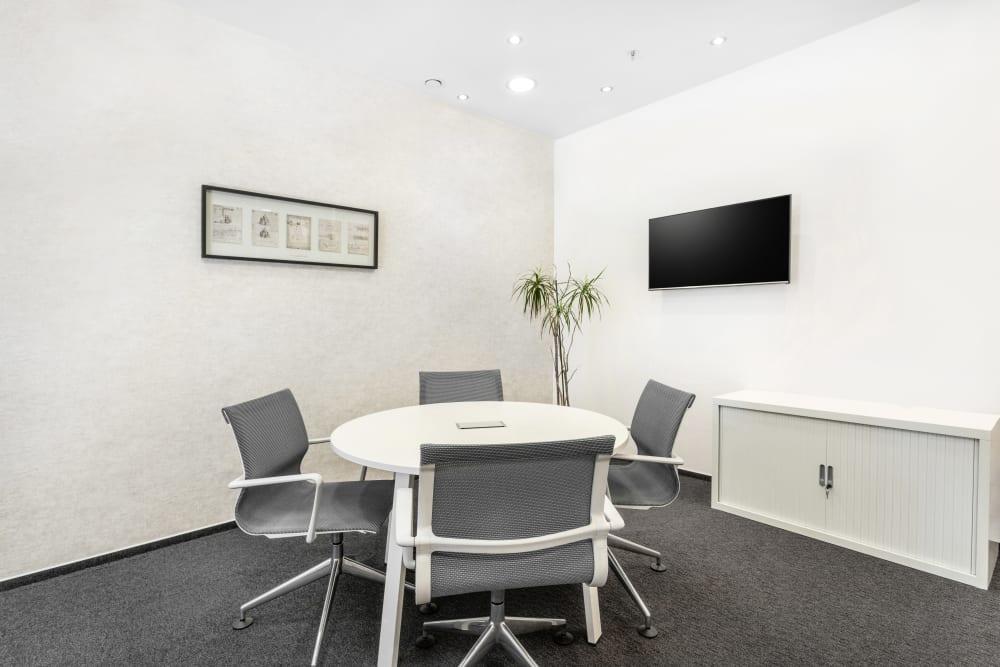 PRAGUE, Empiria - Photo 4 PRAGUE, Empiria office space - View 4 in Praha 4 - internet, office_cleaning, breakout_areas