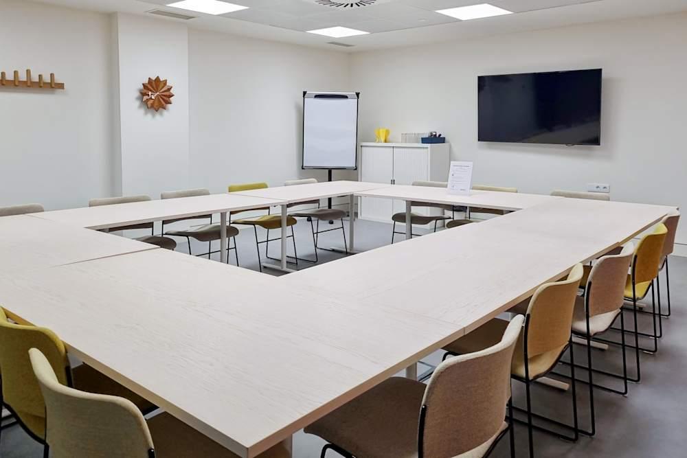 Plaza Molina - Photo 3 Plaza Molina office space - View 3 in Barcelona - internet, office_cleaning, breakout_areas