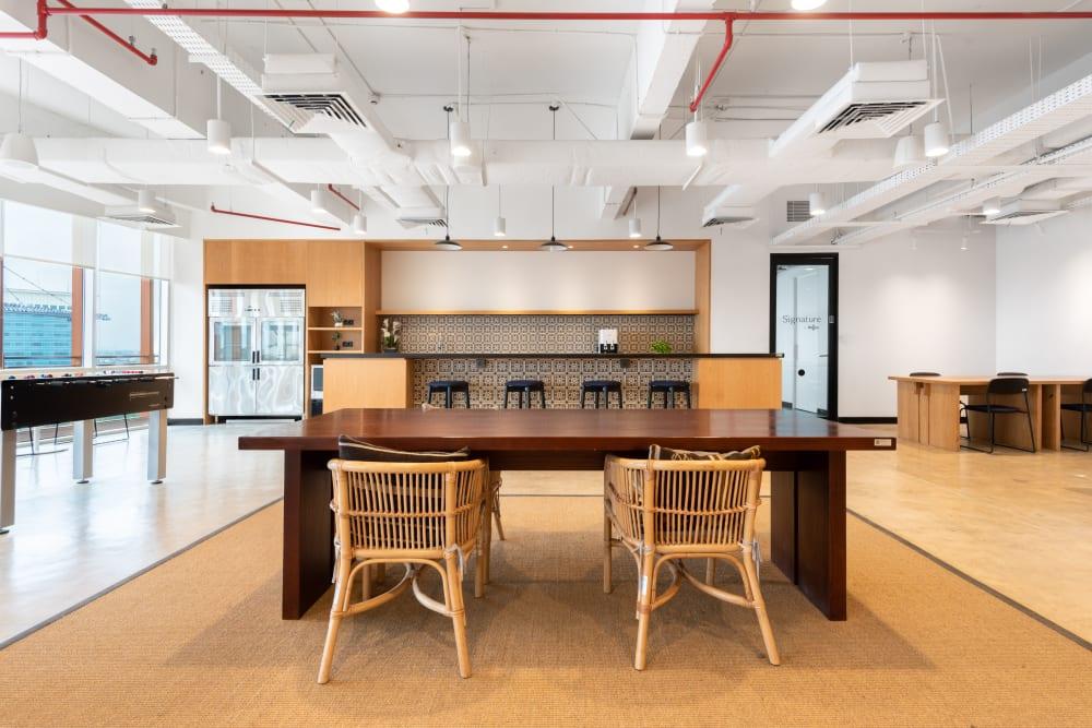 South Quarter - Photo 2 South Quarter office space - View 2 in Kota Jakarta Selatan - internet, office_cleaning, breakout_areas