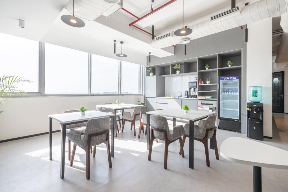 District Centre Mayur - Photo 2 District Centre Mayur office space - View 2 in Delhi - internet, office_cleaning, breakout_areas