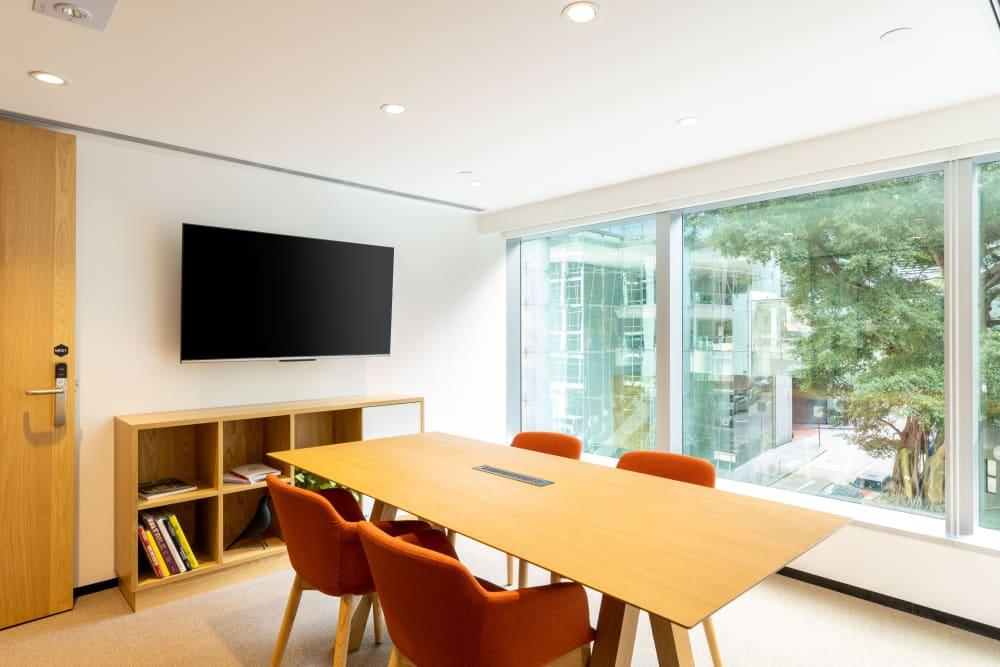 Hong Kong, Spaces 8 Queen'S Road East office space - View 4 in Hong Kong Island - internet, office_cleaning, breakout_areas