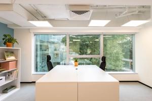 Hong Kong, Spaces 8 Queen'S Road East