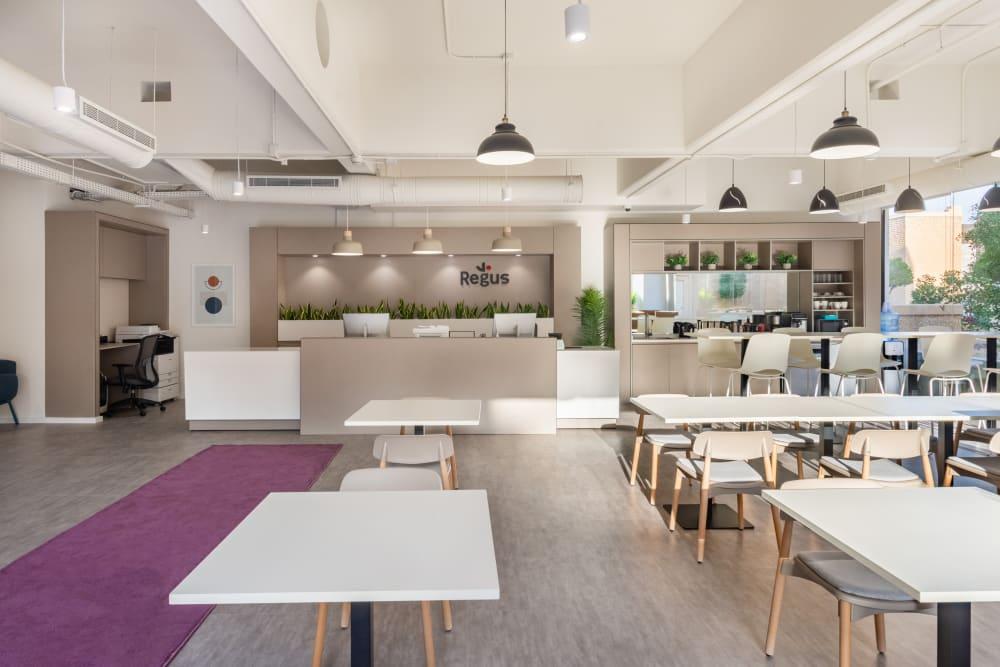 Riyadh, Fazarri Sq office space - View 2 in Riyadh - internet, office_cleaning, breakout_areas