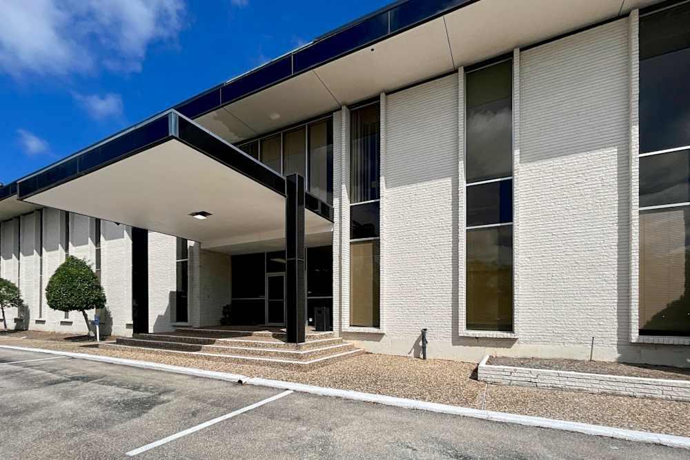 TX, Houston - Buccaneer Ln. office space - View 2 in Houston - internet, office_cleaning, breakout_areas