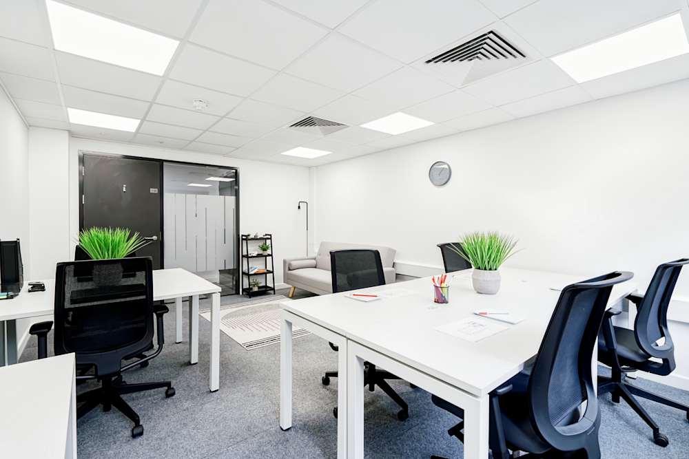 Tunbridge Wells, Pluto House office space - View 2 in Royal Tunbridge Wells - internet, office_cleaning, breakout_areas