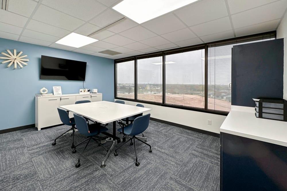 Pyramid Plaza - Photo 3 Pyramid Plaza office space - View 3 in Lubbock - internet, office_cleaning, breakout_areas