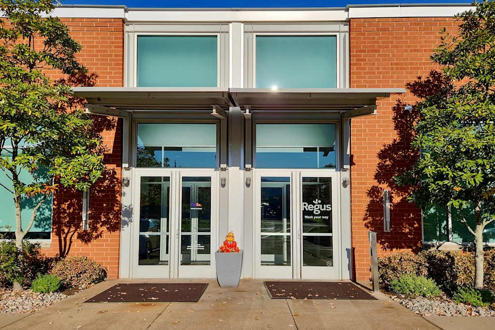 PA, Warrendale - Pennwood Pl office space - View 3 in Butler County - internet, office_cleaning, breakout_areas