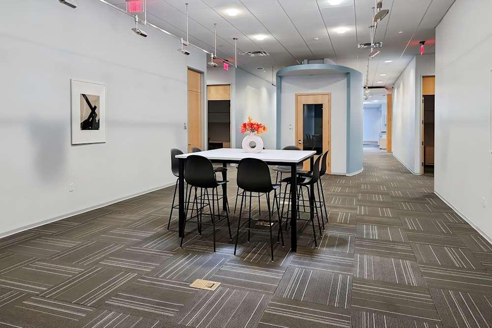 PA, Warrendale - Pennwood Pl office space - View 2 in Butler County - internet, office_cleaning, breakout_areas