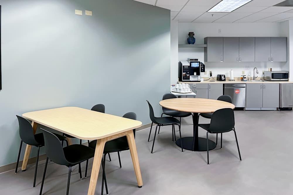 8880 Cal Center Drive - Photo 4 8880 Cal Center Drive office space - View 4 in Sacramento - internet, office_cleaning, breakout_areas